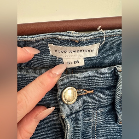 Good American Denim Cropped Jeans - Picture 3 of 4